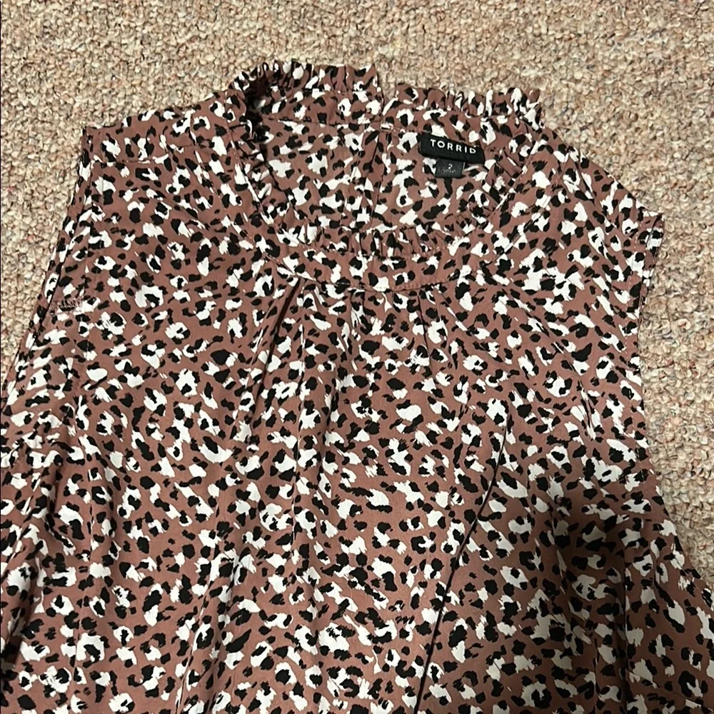 Leopard Print Sleeveless Top - Picture 2 of 7